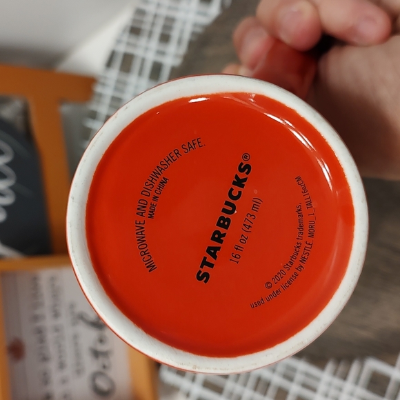 😍 EUC Starbucks Valentine's 2020 Ceramic Collectable Coffee Mug, 12 oz - Picture 6 of 7